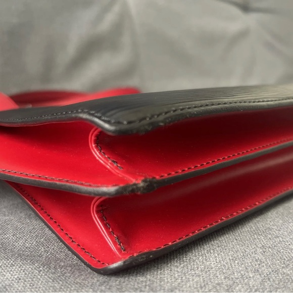 HP 🎉🥳🥳 Rare Louis Vuitton Varenne Epi leather Red Black Louis Vuitton handbag - Picture 4 of 17